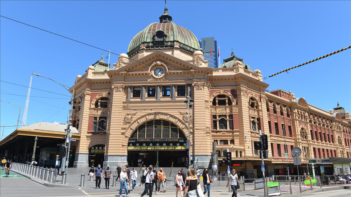 Melbourne’daki Kovid-19 yasakları kaldırıldı, kent yeniden canlandı
