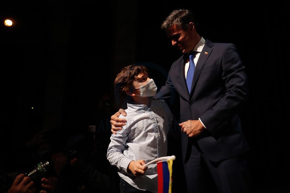 El líder opositor venezolano, Leopoldo López, ofrece una declaración en Madrid