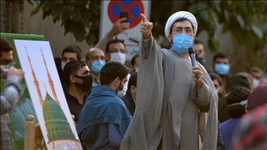 Tahran'da Fransa'nın İslam karşıtı tavrı protesto edildi