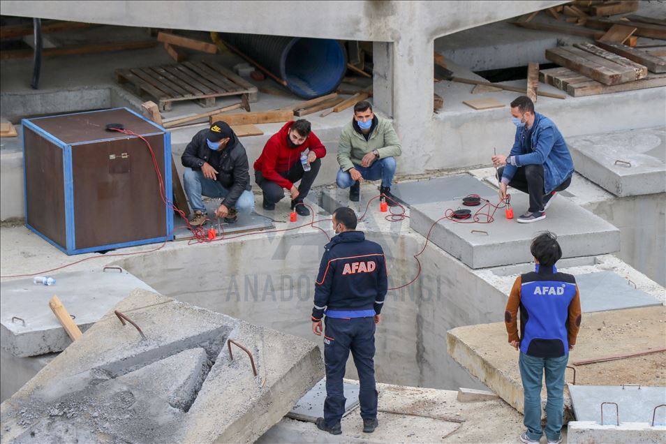 Arama kurtarma eğitimleri hem afet bölgesinde hem doğada hayat kurtarıyor