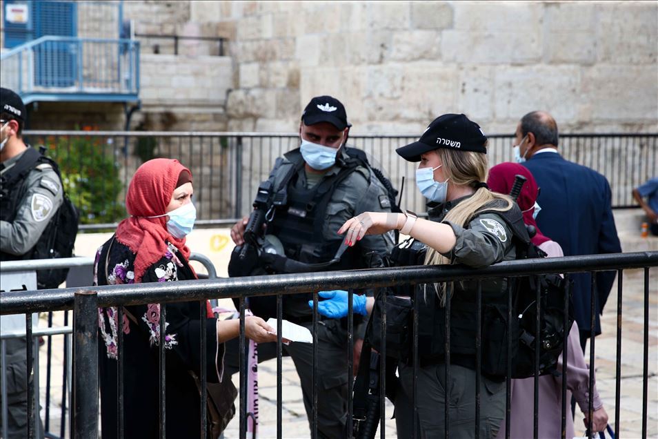 الشرطة الإسرائيلية تقيد وصول مصلين للمسجد الأقصى
