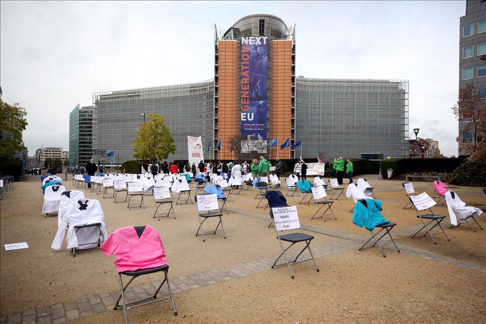 Brüksel'de sağlık çalışanlarına destek gösterisi