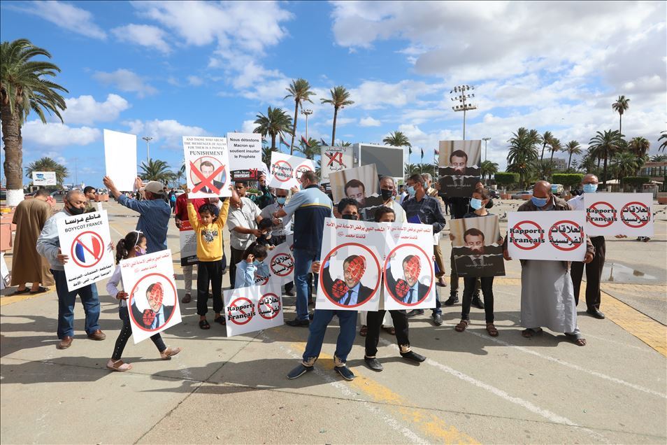 تظاهرات مردم لیبی در اعتراض به اظهارات اسلام‌ستیزانه رئیس‌ جمهور فرانسه