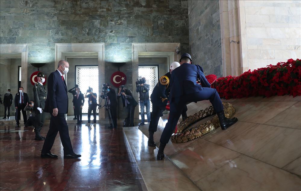 بازدید اردوغان از آرامگاه آتاتورک