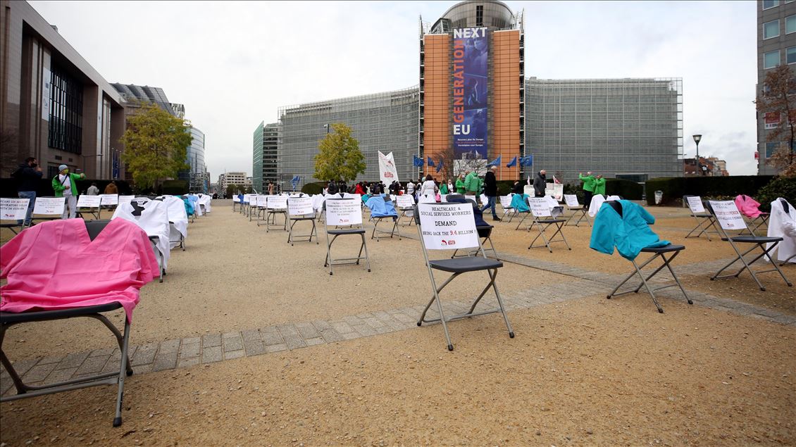 Brüksel'de sağlık çalışanlarına destek gösterisi
