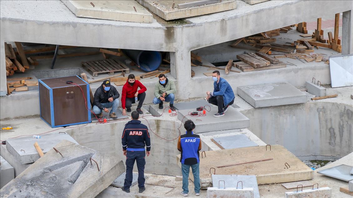Arama kurtarma eğitimleri hem afet bölgesinde hem doğada hayat kurtarıyor