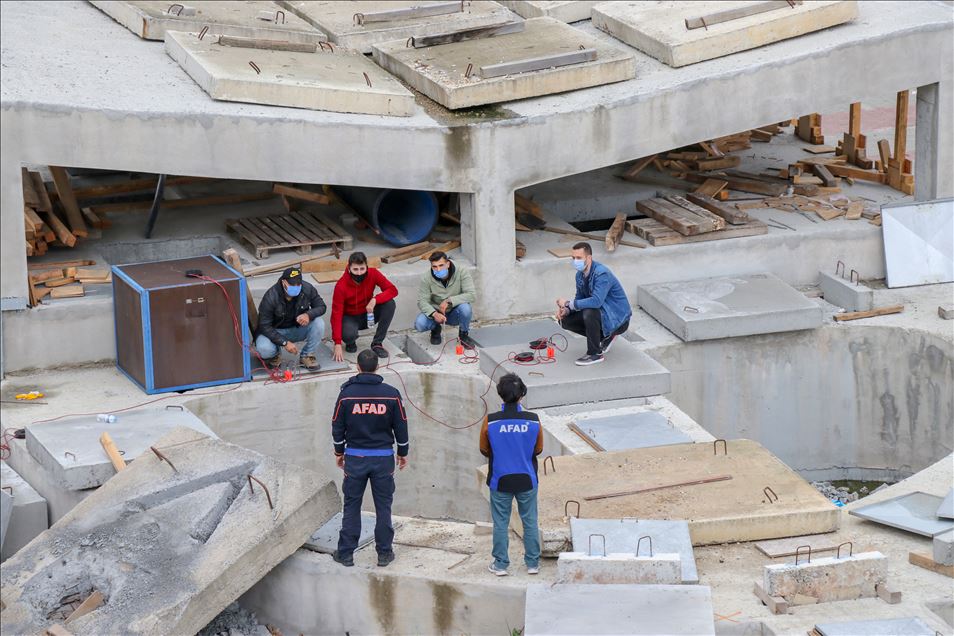 Arama kurtarma eğitimleri hem afet bölgesinde hem doğada hayat kurtarıyor