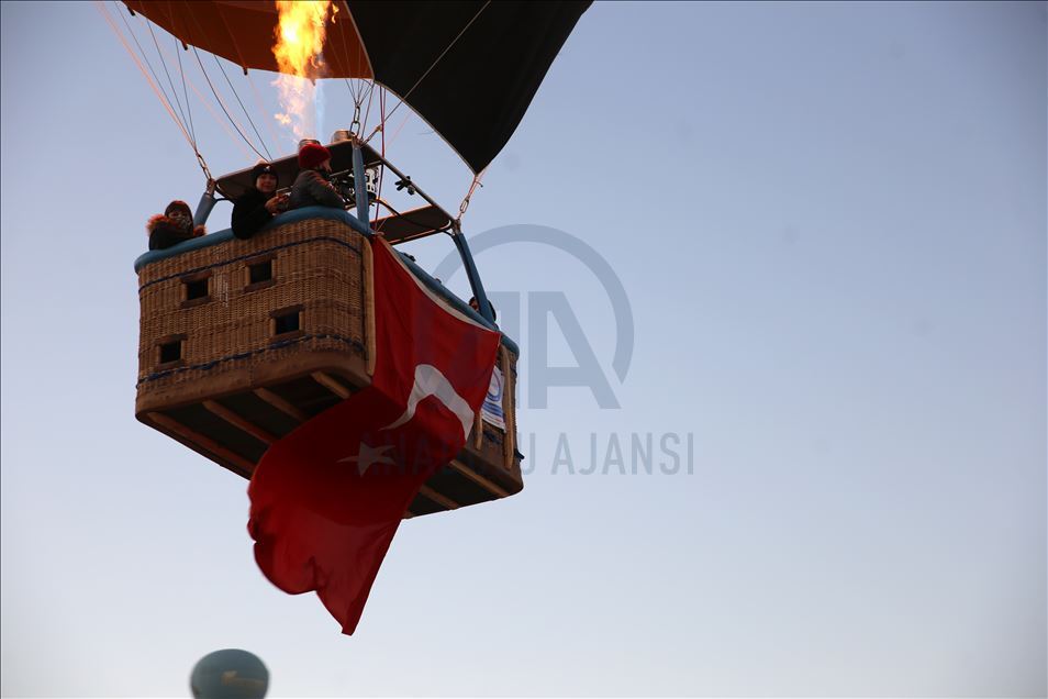 Kapadokya'da balonlar, Cumhuriyet Bayramı için havalandı
