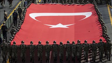 Cumhuriyet Bayramı dolayısıyla resmi geçit töreni düzenlendi