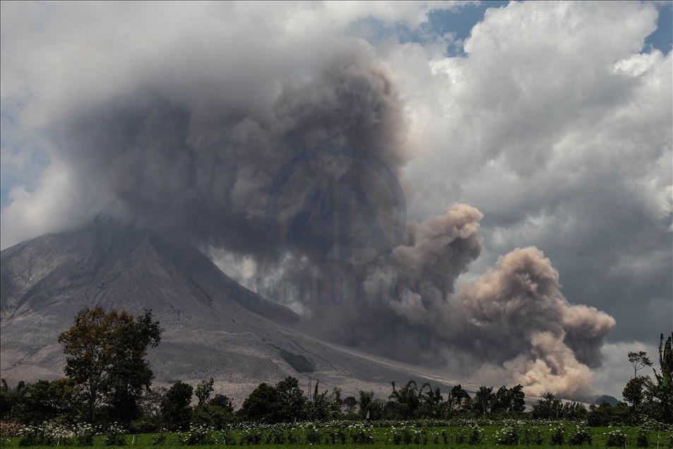 Indonesia’s Mt. Sinabung volcano continues to spew ash