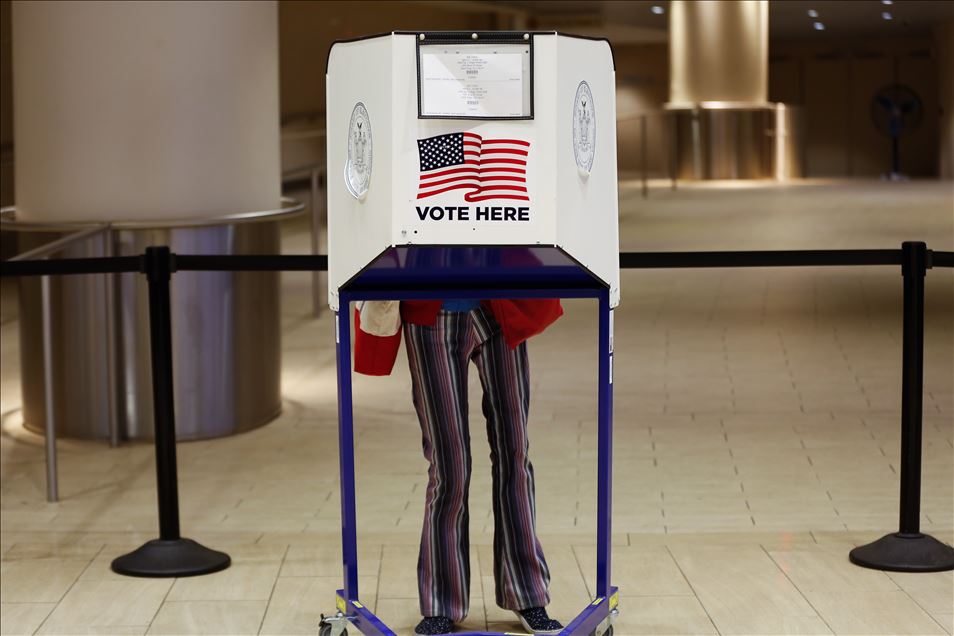 New York'ta başkanlık seçimi için erken oy kullanma süreci başladı