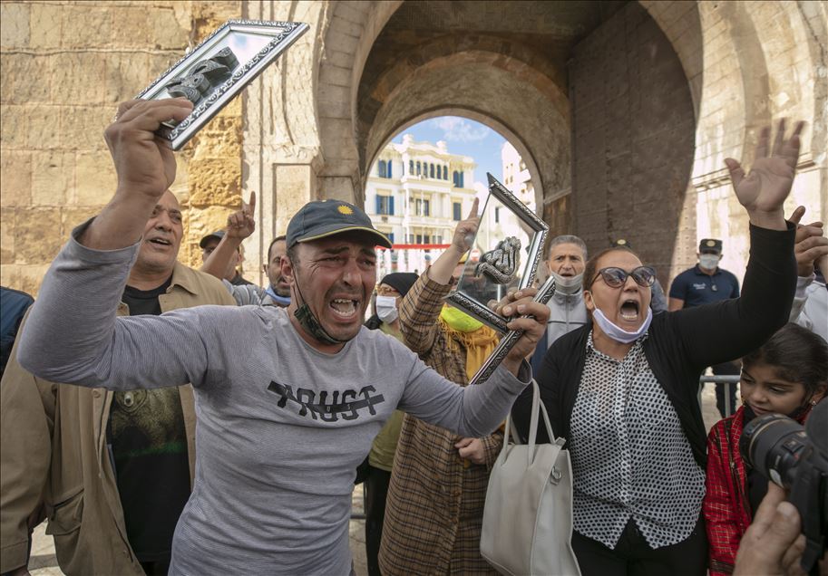 Tunuslular Macron’un İslam karşıtı tutumunu protesto etti
