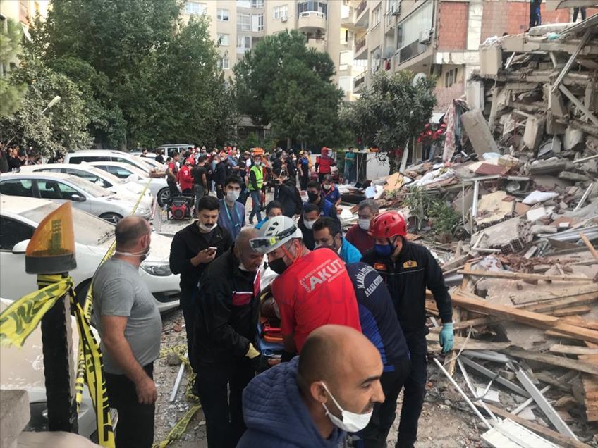 İzmir'de deprem