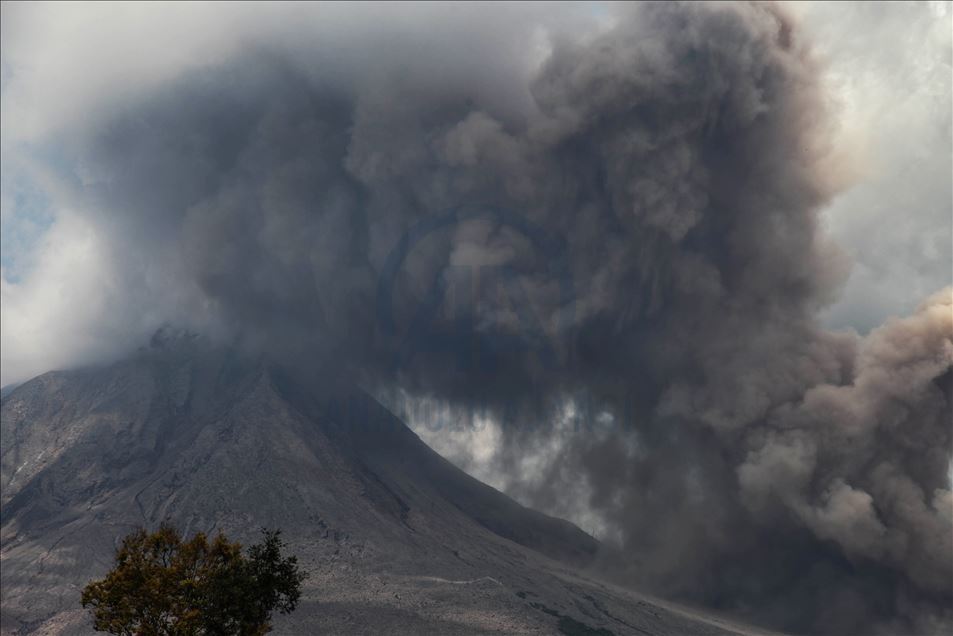 Indonesia’s Mt. Sinabung volcano continues to spew ash