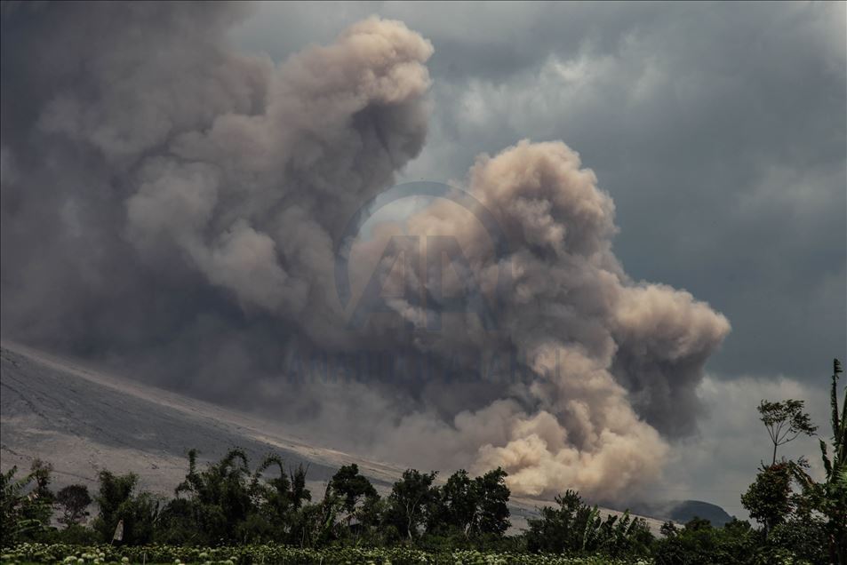 Indonesia’s Mt. Sinabung volcano continues to spew ash