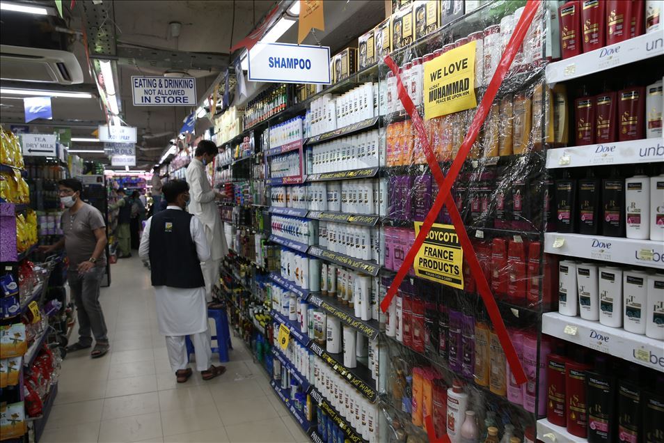 Pakistan'da marketlerde Fransız ürünleri boykot ediliyor