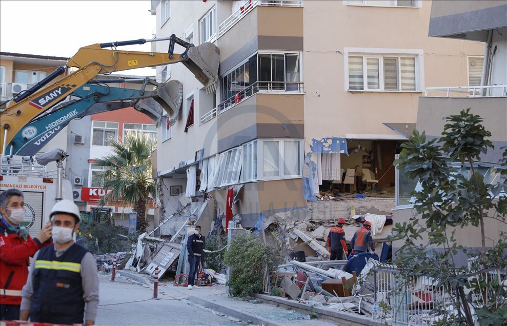 Enerji ve Tabii Kaynaklar Bakanı Dönmez, deprem bölgesinde incelemelerde bulundu