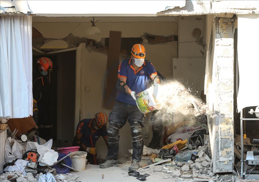 İzmir'de deprem