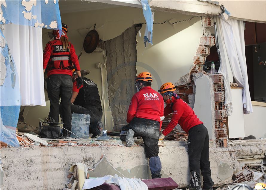 İzmir'de deprem