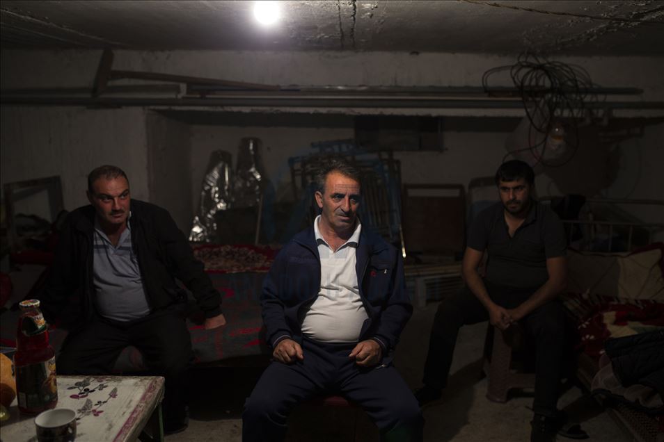 Sığınaklarda yaşayan Terter sakinleri hayati tehlikeye rağmen kenti terk etmiyor