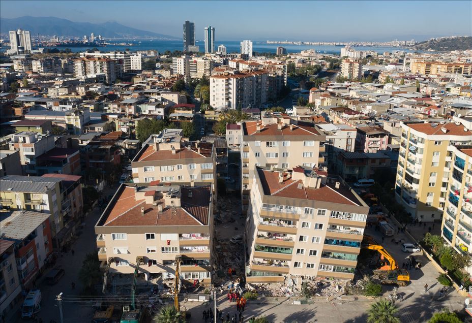 İzmir'de deprem