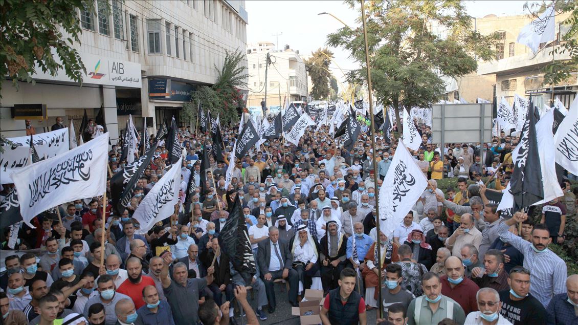 Macron yönetiminin İslam karşıtı tutumu Batı Şeria'da protesto edildi