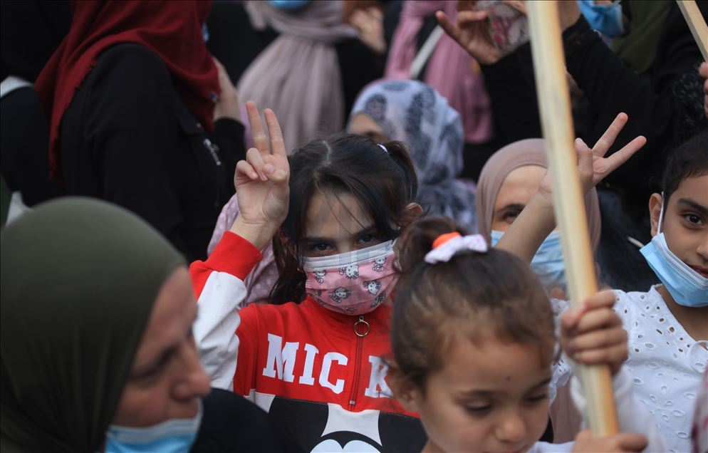 Macron yönetiminin İslam karşıtı tutumu Batı Şeria'da protesto edildi