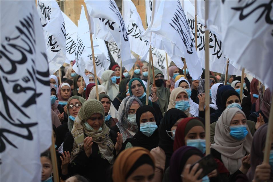 Macron yönetiminin İslam karşıtı tutumu Batı Şeria'da protesto edildi