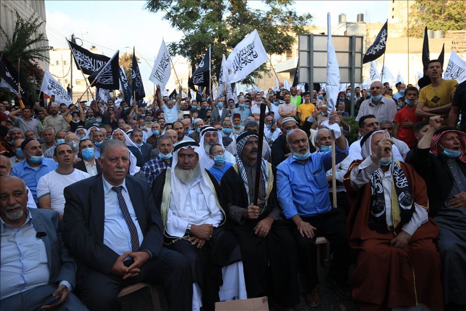 Macron yönetiminin İslam karşıtı tutumu Batı Şeria'da protesto edildi