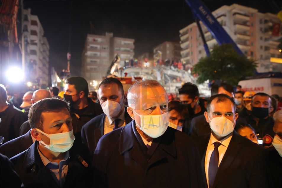 Cumhurbaşkanı Recep Tayyip Erdoğan, İzmir'de deprem bölgesini ziyaret etti