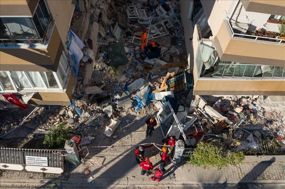 İzmir'de deprem