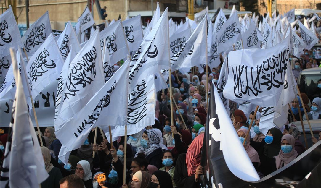 Macron yönetiminin İslam karşıtı tutumu Batı Şeria'da protesto edildi