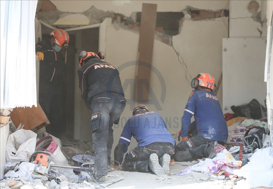 İzmir'de deprem