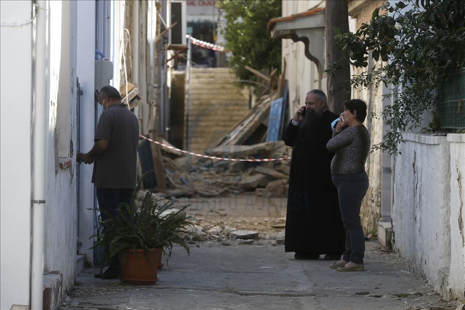 Ege Denizi'ndeki deprem Sisam Adası'nda hasara yol açtı
