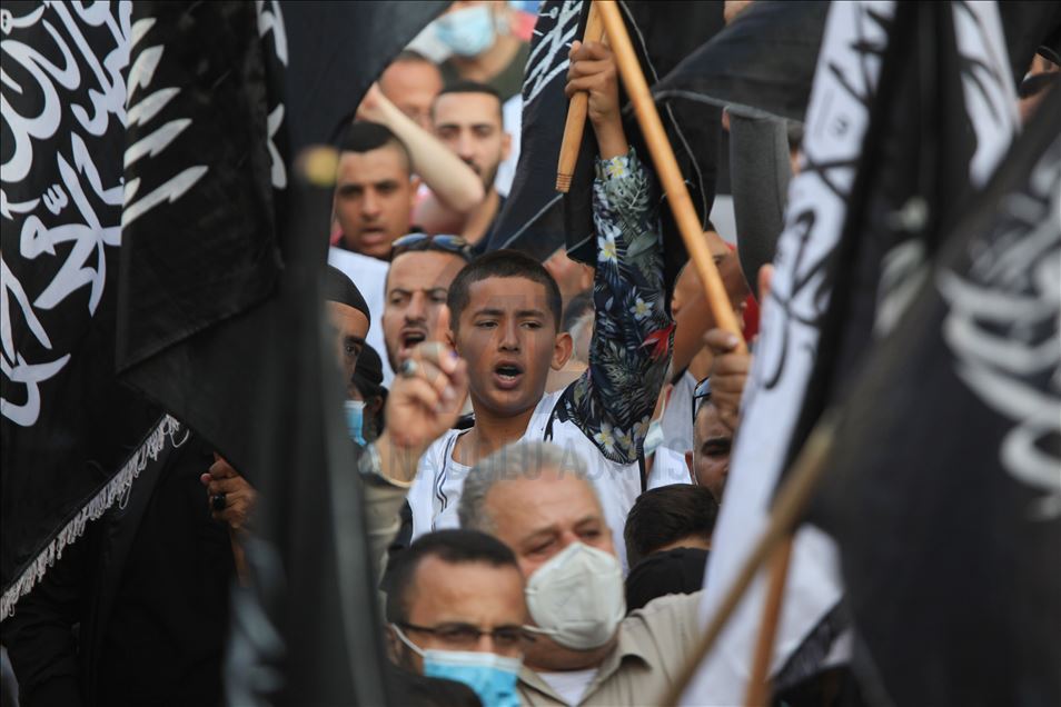Macron yönetiminin İslam karşıtı tutumu Batı Şeria'da protesto edildi