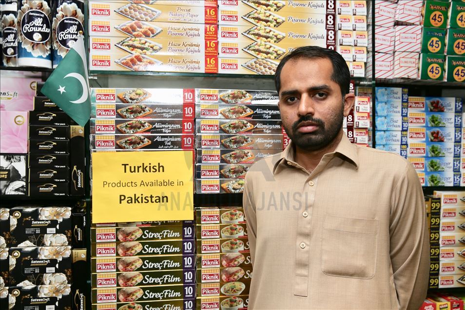 Pakistan'da marketlerde Fransız ürünleri boykot ediliyor
