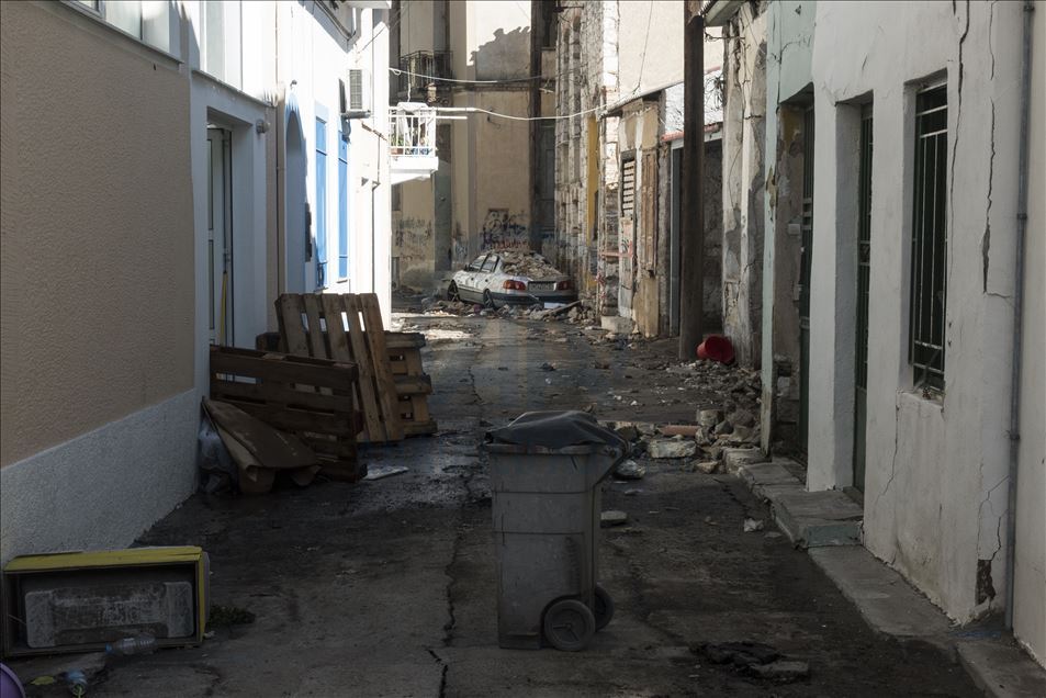Ege Denizi'ndeki deprem Sisam Adası'nda hasara yol açtı
