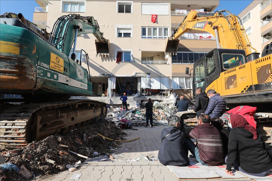 İzmir'de deprem