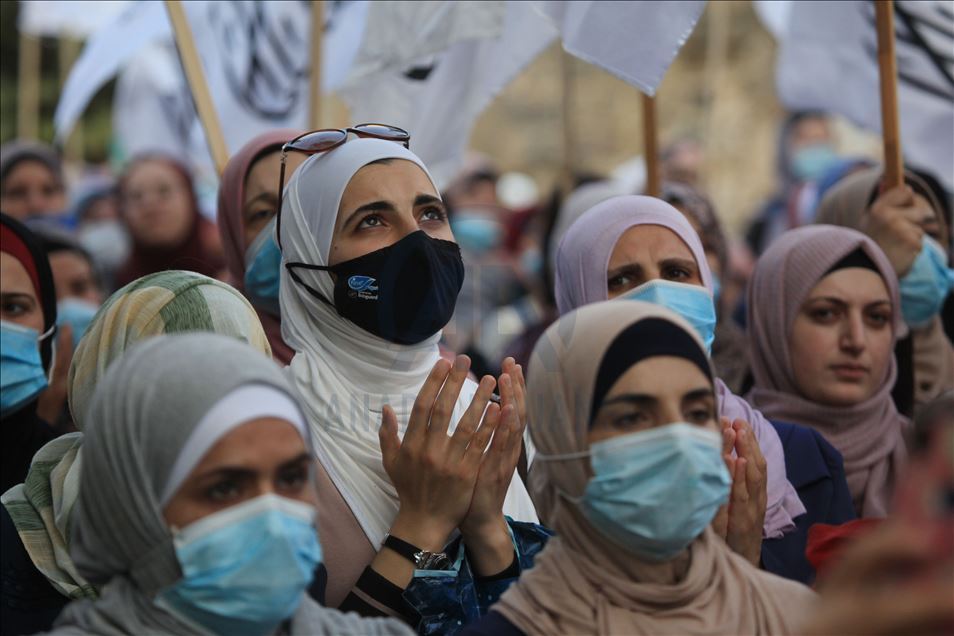 Macron yönetiminin İslam karşıtı tutumu Batı Şeria'da protesto edildi