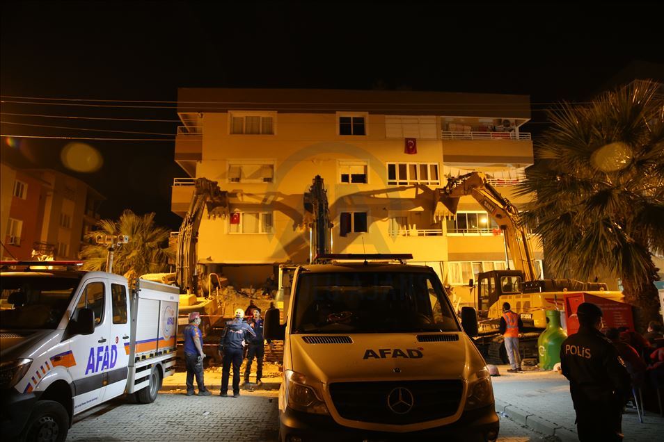 Число жертв землетрясения в Измире достигло 43
