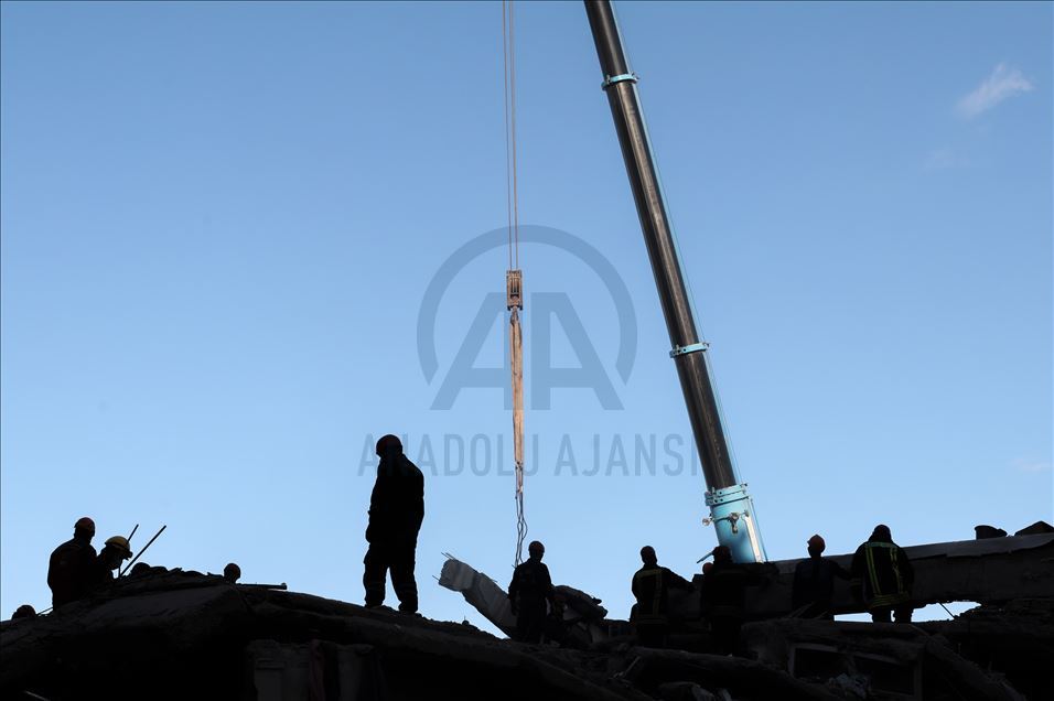 Doğanlar Apartmanı enkazında çalışmalar sürüyor