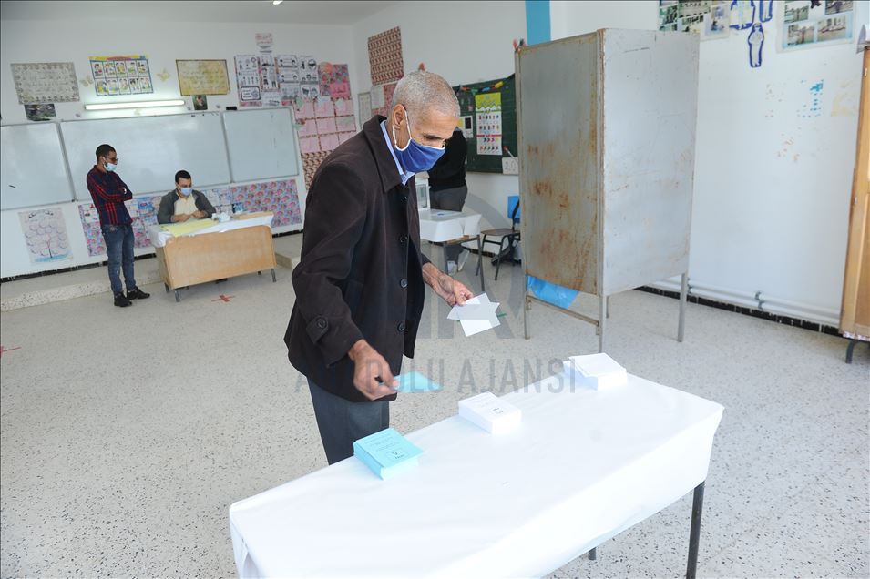 الجزائر.. انطلاق التصويت على استفتاء تعديل الدستور
