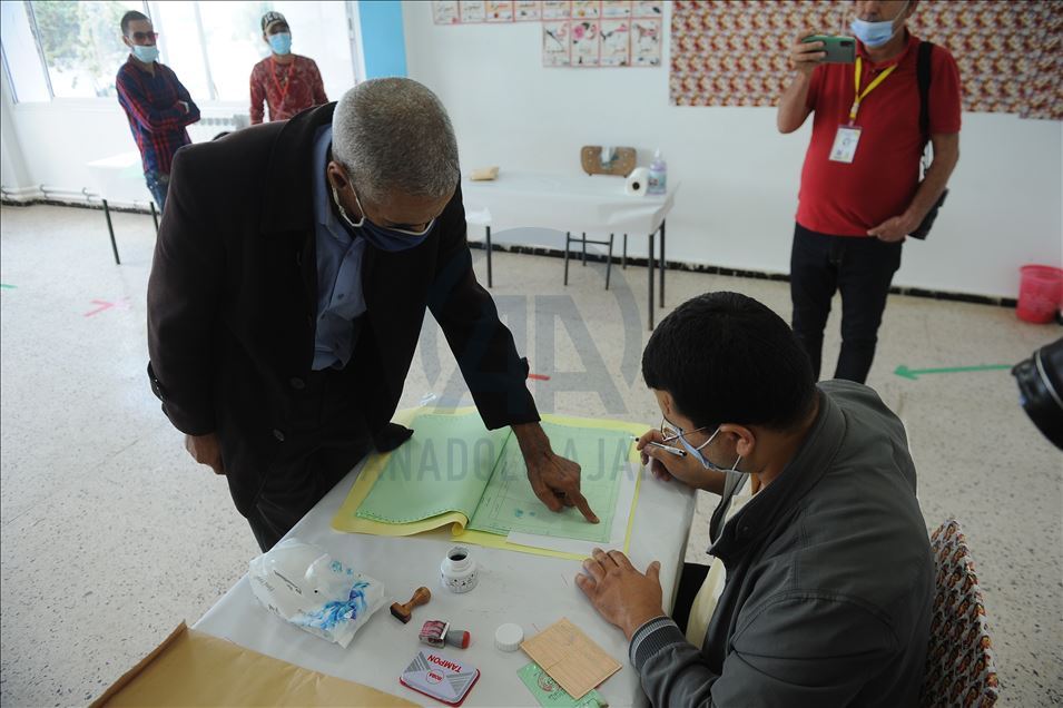 الجزائر.. انطلاق التصويت على استفتاء تعديل الدستور
