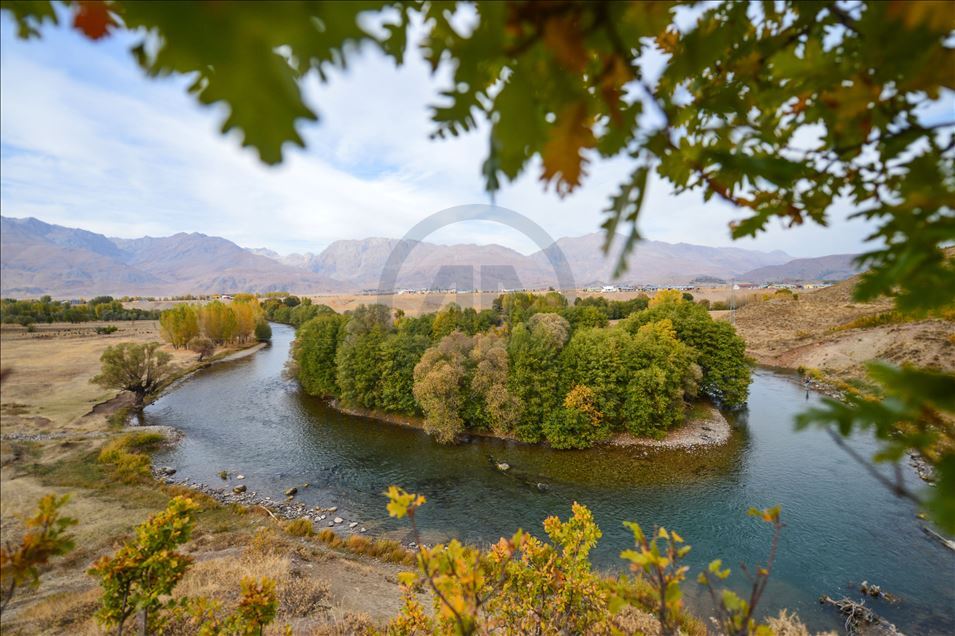Ovacık'ta sonbahar renkleri görsel şölen sunuyor