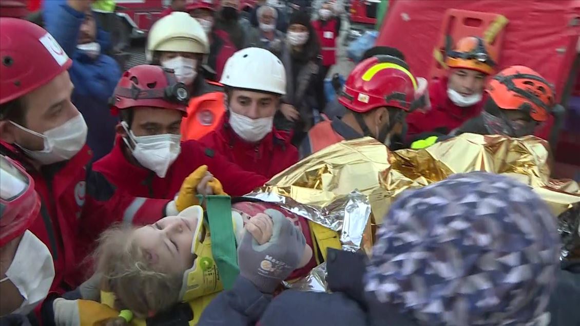 3 yaşındaki Elif Perinçek 65. saatte yaralı olarak kurtarıldı
