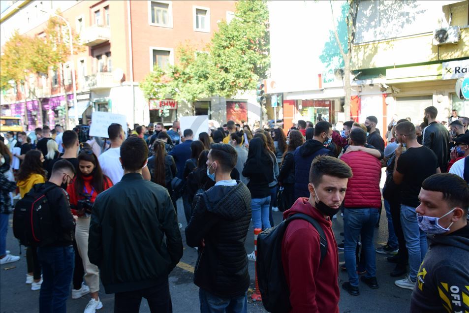 Shqipëri, studentët protestë kundër mësimit online
