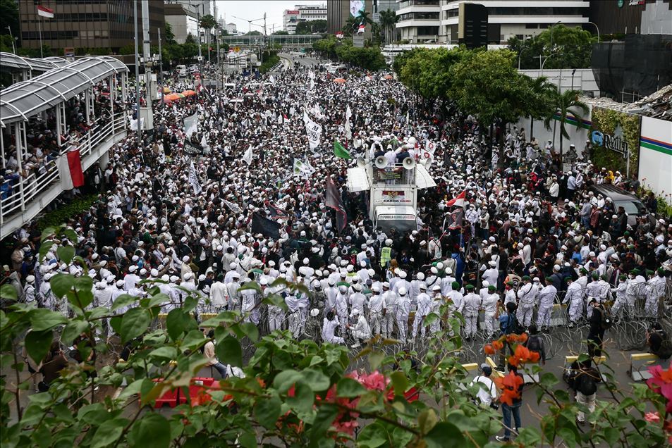 Demonstrasi menentang Presiden Prancis di Jakarta