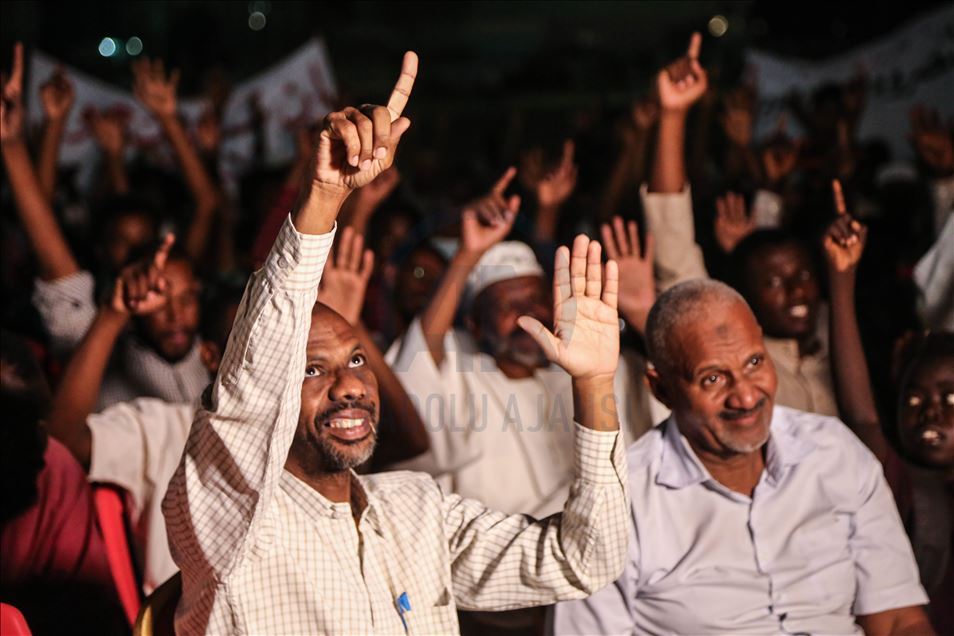 "ليلة نصرة النبي" في السودان تندد بالرسوم الفرنسية المسيئة