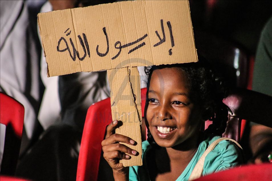 "ليلة نصرة النبي" في السودان تندد بالرسوم الفرنسية المسيئة