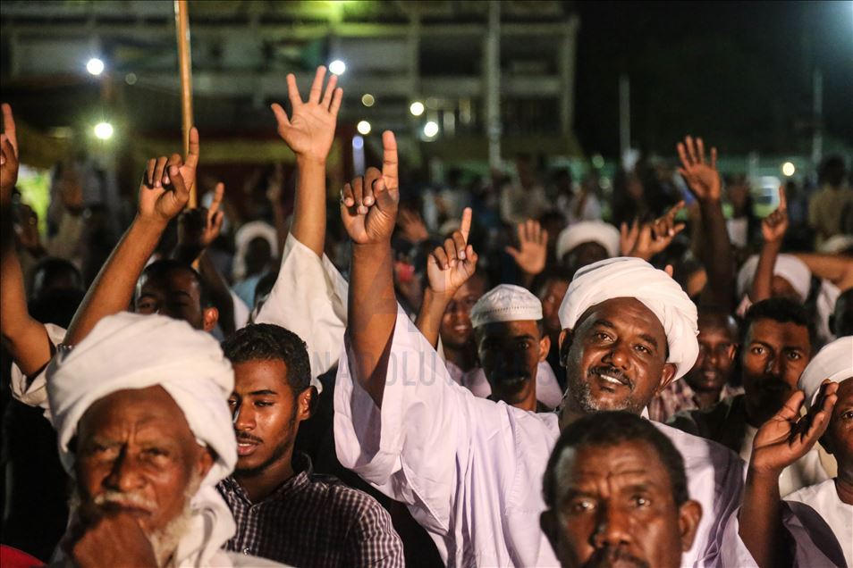 "ليلة نصرة النبي" في السودان تندد بالرسوم الفرنسية المسيئة